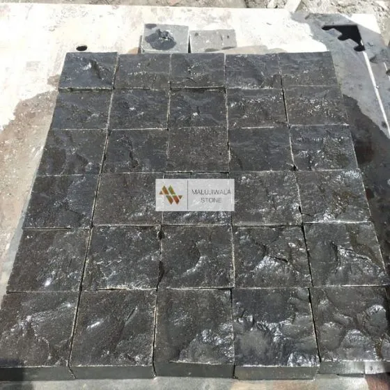 Cobbles finish black basalt stone