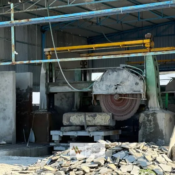 Cutting of basalt blocks