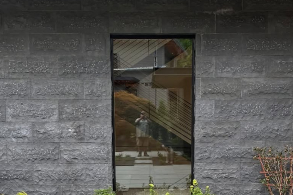 Rockface finish black basalt stone