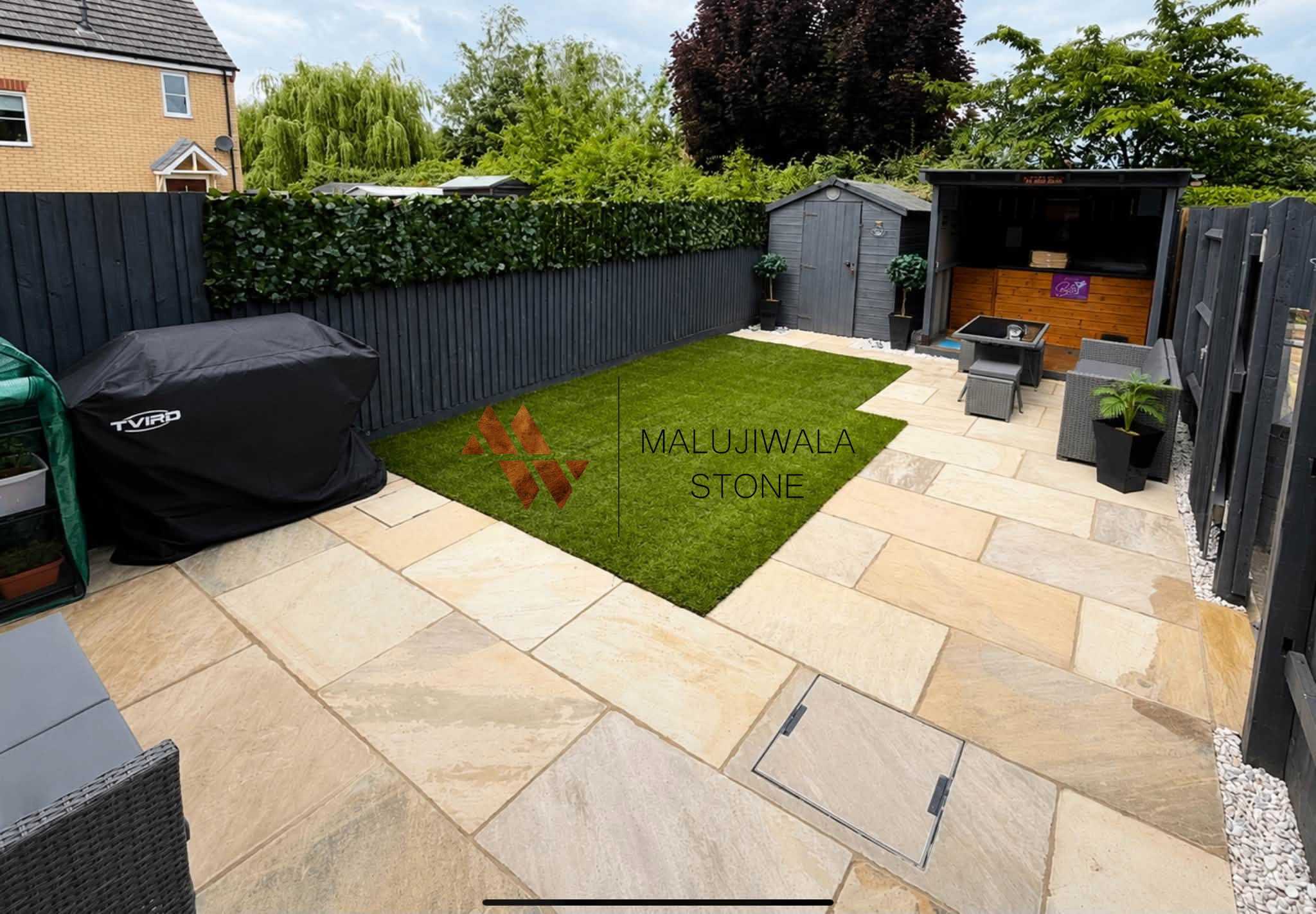 Fossil Mint riven Indian sandstone paving slab