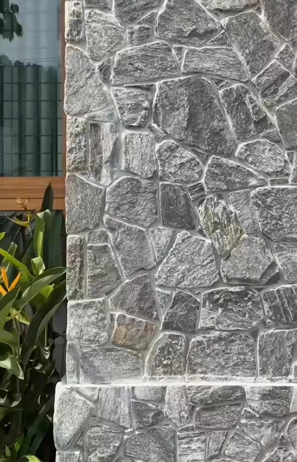 Rocky Mountain Fieldstone RR cladding on an exterior column with tropical planting